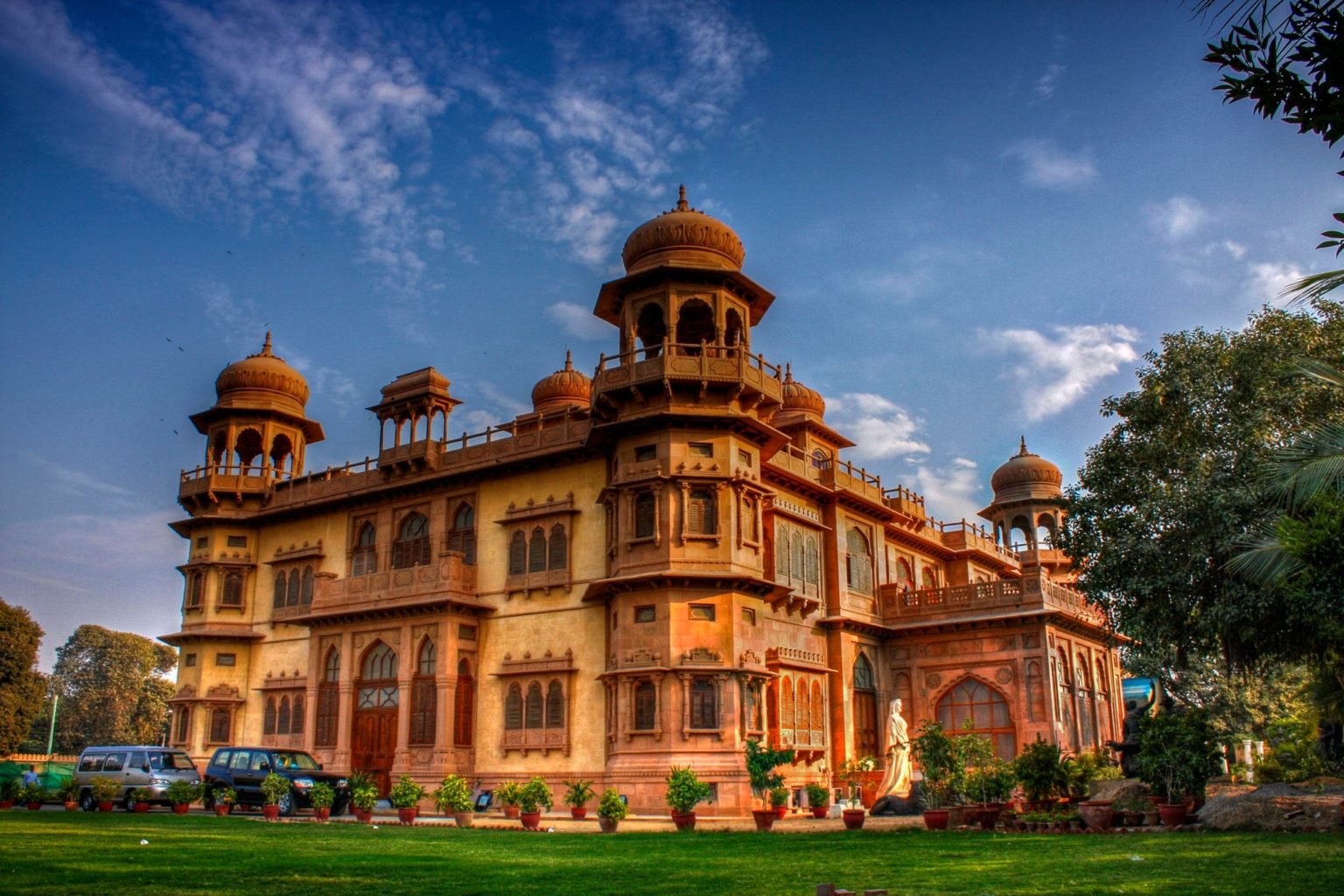 Top Ten Best Places to Visit in Karachi – Investinpak - Investinpak